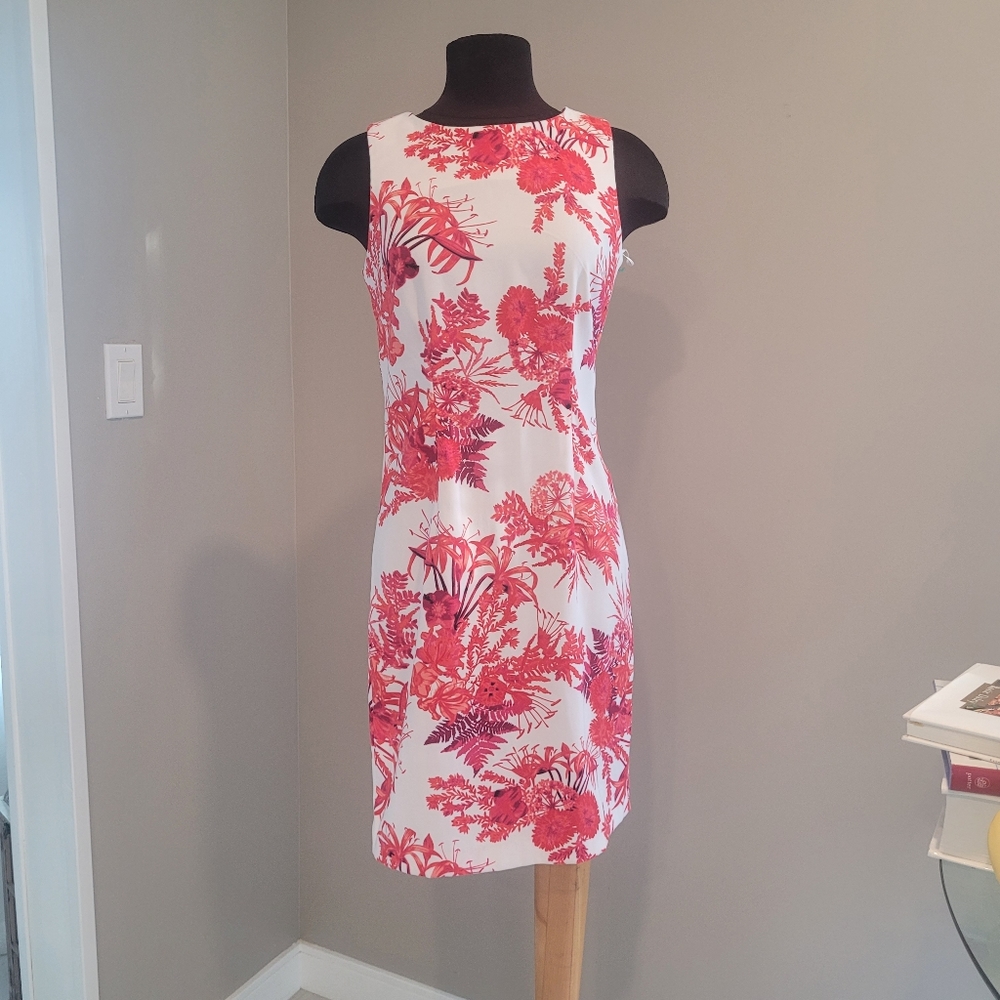 New without tags Mario Serrani Sleeveless Floral Dress Size 4